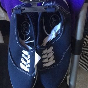 NWT blue canvas tennis shoes